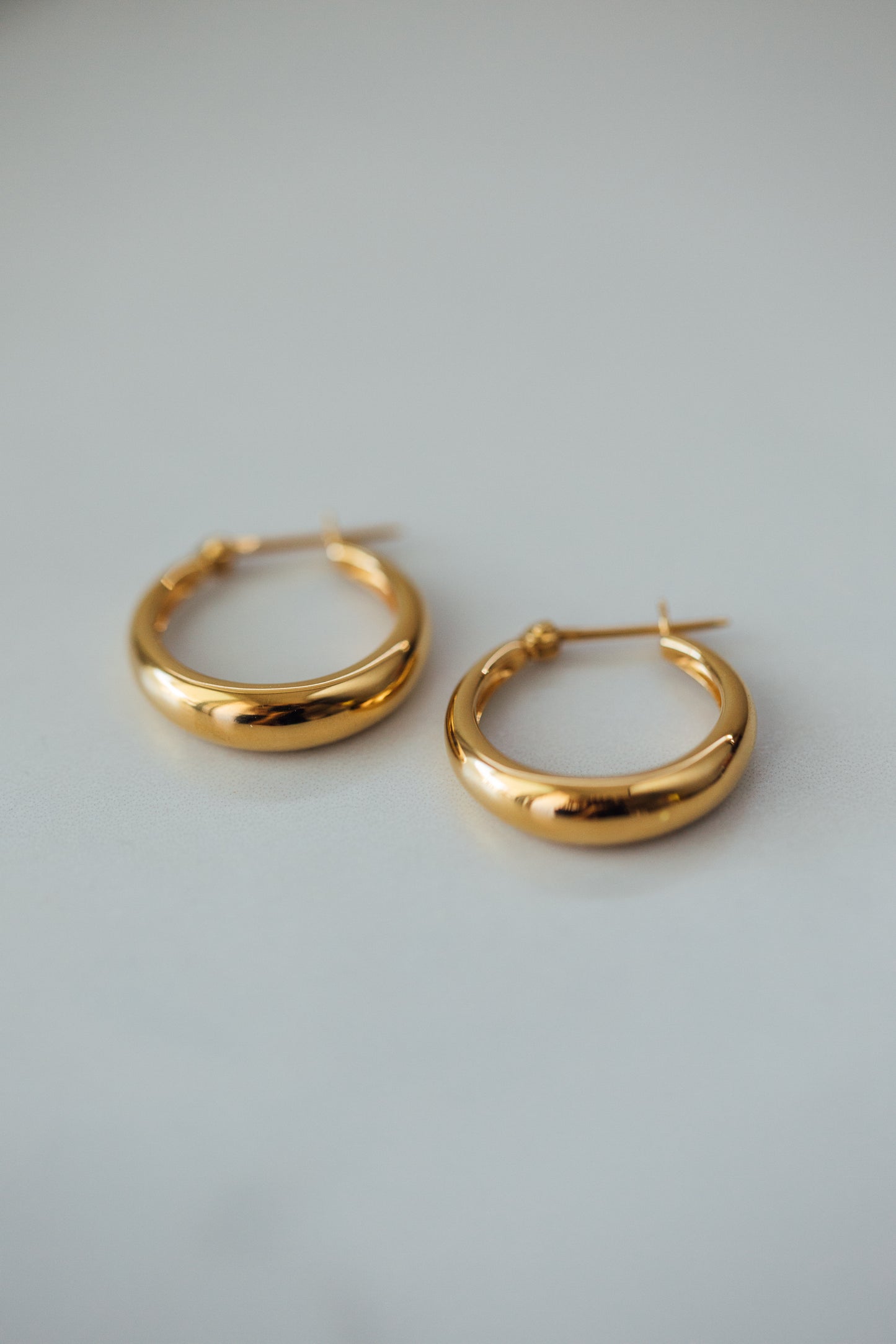Petit Gold Hoop Earrings 商品のお届けは9月下旬を予定しています